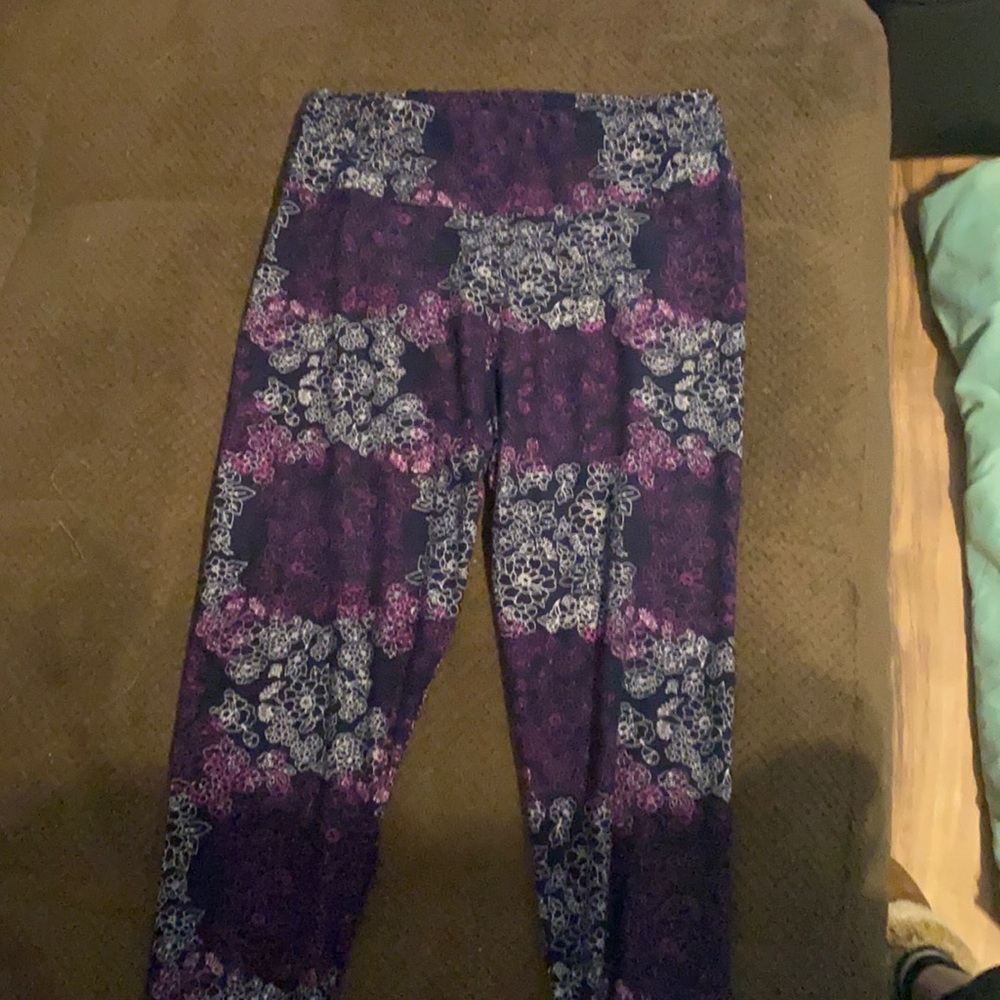 Purple with white flower leggings